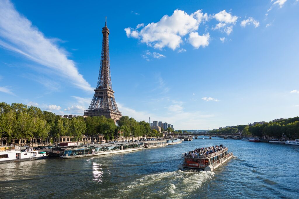 the-eiffel-tower-and-seine-river-in-paris-france-2026-01-07-00-23-33-utc